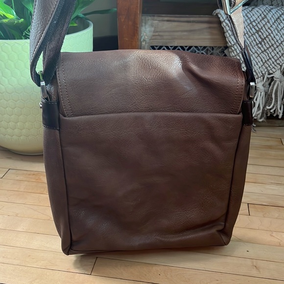 ESPE Vegan Leather Brown Tote, Magnetic flap/zipper closure, see notes below - Picture 10 of 16